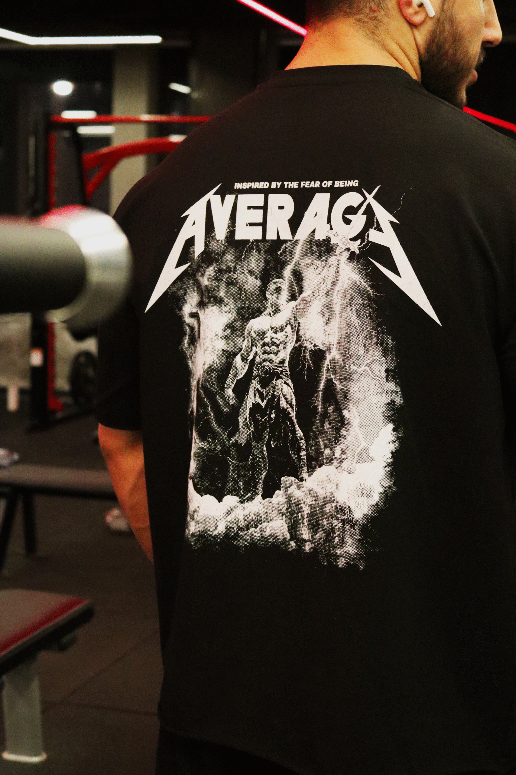 Fear The Average Tee - الصورة 5